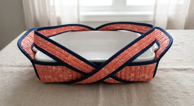 A finished casserole carrier sewn from the Sewzy pattern