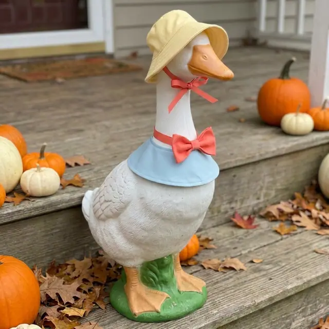 A porch goose wearing the Accessories Set