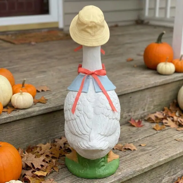 A porch goose wearing the Accessories Set, view 2