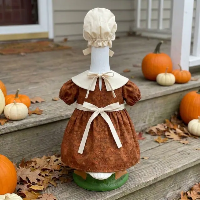 A porch goose wearing the harvest outfit, view 2
