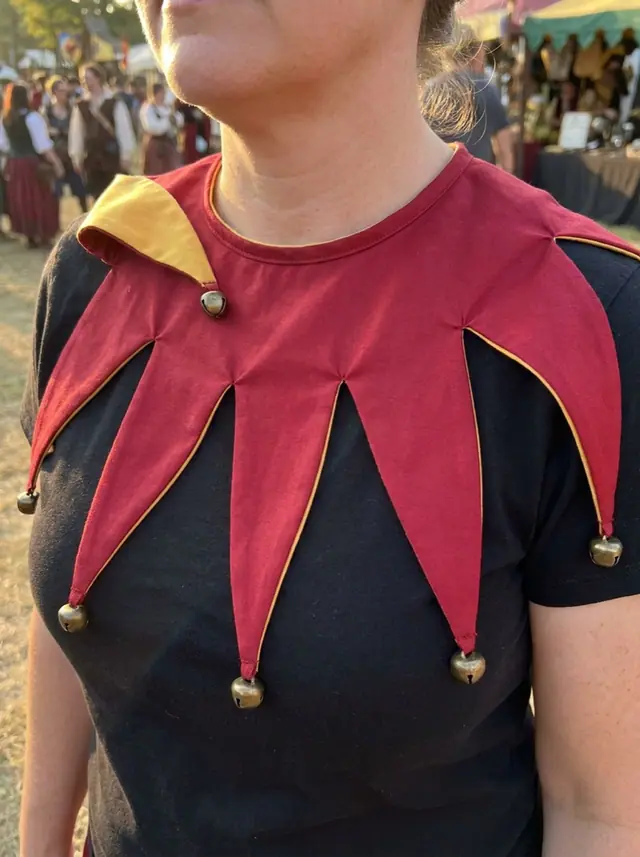 A finished jester collar sewn from the Sewzy pattern, view 2