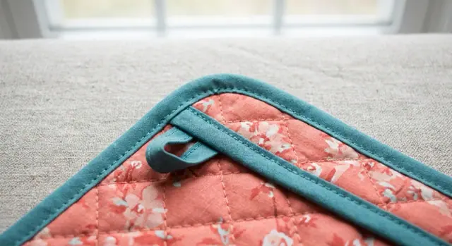 A finished potholder sewn from the Sewzy pattern, view 3