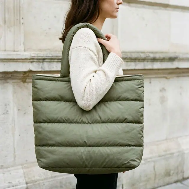A finished puffer bag sewn from the Sewzy pattern, view 2